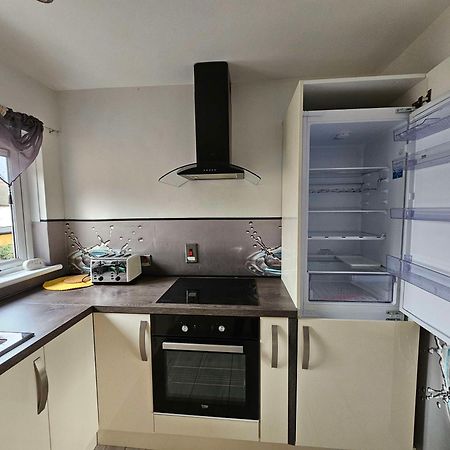 Modern Urban Haven: Stylish Getaway Lägenhet Lisburn Exteriör bild