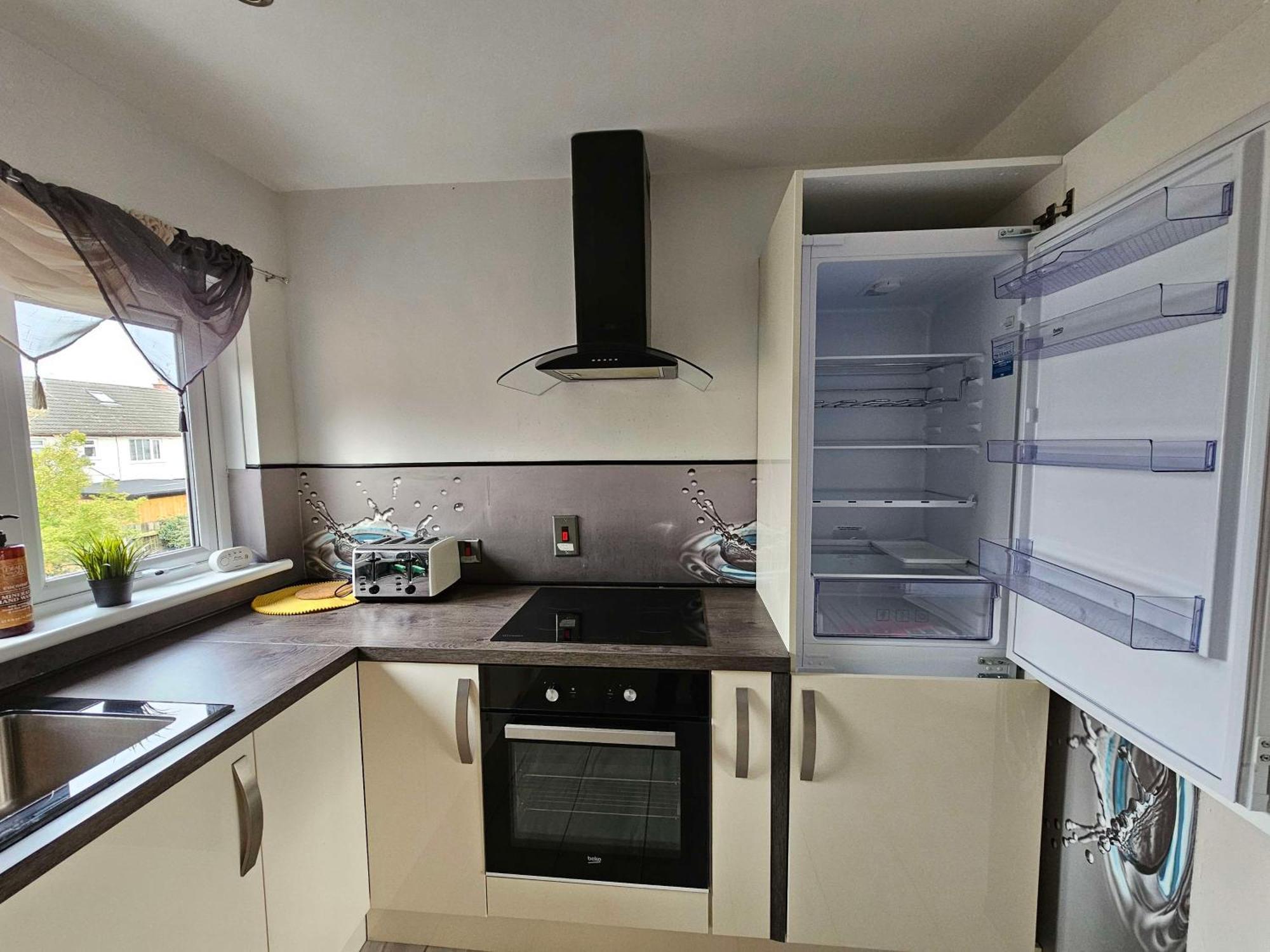 Modern Urban Haven: Stylish Getaway Lägenhet Lisburn Exteriör bild